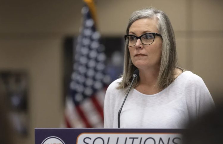 Arizona otorga recursos a la Policía ante liberación masiva de migrantes en la frontera