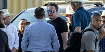 Elon Musk visita la frontera México-EU y se declara en pro de los migrantes