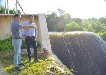 ACUDE ALCALDE DE HERMOSILLO A DESFOGUE DE LA PRESA 'EL MOLINITO'