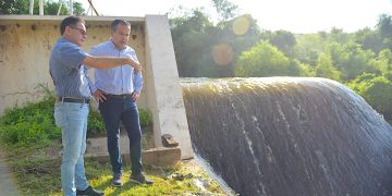ACUDE ALCALDE DE HERMOSILLO A DESFOGUE DE LA PRESA 'EL MOLINITO'