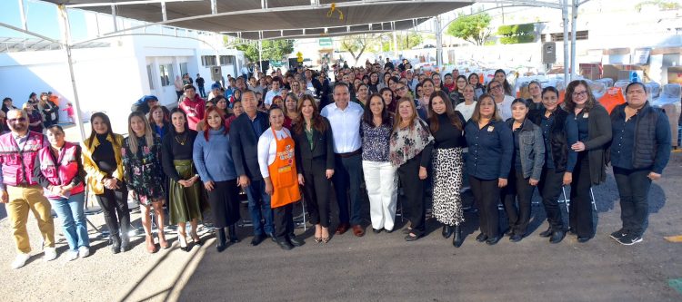 Entrega Toño Astiazarán equipamiento para el programa Desayunos Escolares