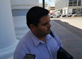 REGULARAN EL SERVICIO DE TRANSPORTE POR MEDIO DE APLICACIONES ELECTRÓNICAS 