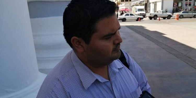 REGULARAN EL SERVICIO DE TRANSPORTE POR MEDIO DE APLICACIONES ELECTRÓNICAS