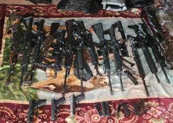 Secretaría de la Defensa Nacional asegura a hombres armados, rifles de asalto y droga en Valle de Guaymas