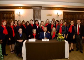 Toma protesta el gobernador del distrito 4100 a 22 socios fundadores del nuevo Rotary Club Hermosillo del Sol.