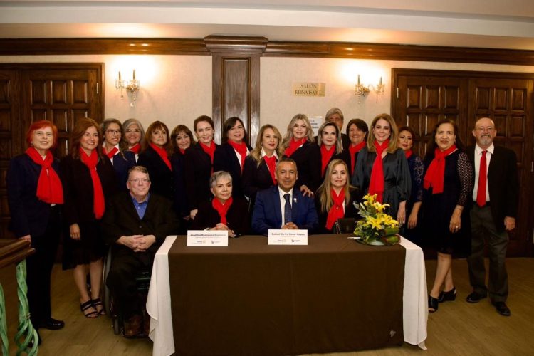Toma protesta el gobernador del distrito 4100 a 22 socios fundadores del nuevo Rotary Club Hermosillo del Sol.