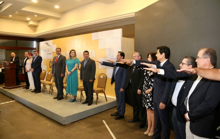 TOMA PROTESTA EL NUEVO COMITÉ DE CANADEVI SONORA