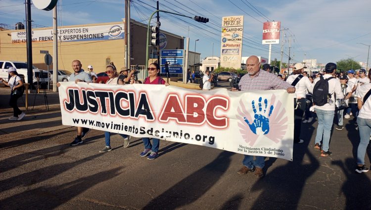 MARCHAN FAMILIARES DE VÍCTIMAS Y SOBREVIVIENTES DE LA GUARDERÍA ABC EN EL 14 ANIVERSARIO LUCTUOSO&nbsp;
