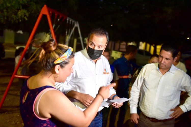 Supervisa Toño Astiazarán rehabilitación del parque de Las Lomas