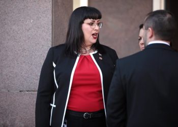 Las fotos de las boletas electorales de Wadsack le dan un 'problema de casas de cristal' 