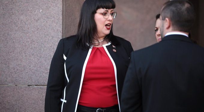 Las fotos de las boletas electorales de Wadsack le dan un 'problema de casas de cristal'