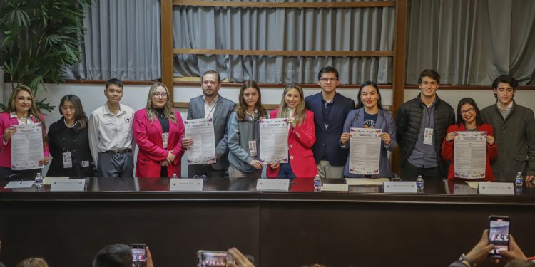 PRESENTAN CONVOCATORIA DEL PARLAMENTO JUVENIL 2023