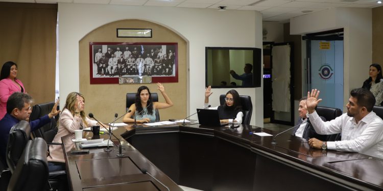 Aprueba comisión de Hacienda proyecto a favor de 72 ayuntamientos