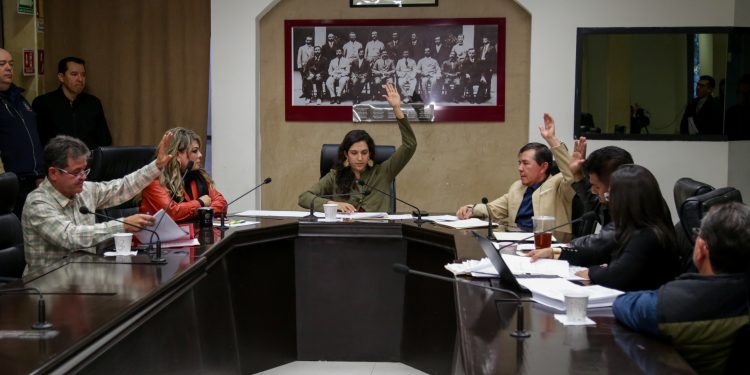 APRUEBAN CONTRATACUÓN Y REESTRUCTURA DE DEUDA EN COMISIÓN&nbsp;