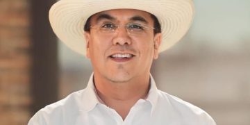 Se registra Ramon Flores para el Senado de la República