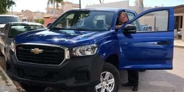 REGALA CHRISTIAN NODAL AUTOMÓVIL A SU MAESTRO DE PRIMARIA&nbsp;
