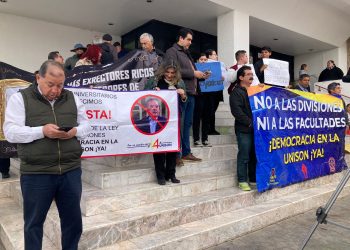 SE MANIFIESTAN MIEMBROS DEL STAUS POR FUERA DEL CONGRESO DEL ESTADO