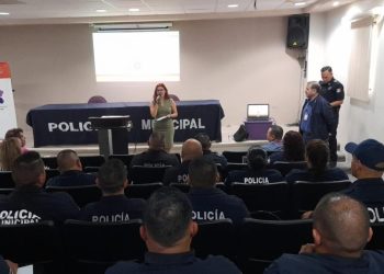 Secretaría de Seguridad previene delitos cibernéticos en Agua Prieta y Cananea