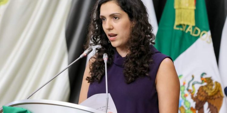 APRUEBA CONGRESO DEL ESTADO ELIMINAR LA OBLIGATORIEDAD DE LA FALDA ESCOLAR
