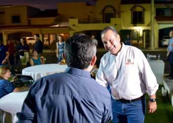 Entrega Toño Astizarán vialidades recarpetadas en Misión del Sol