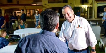 Entrega Toño Astizarán vialidades recarpetadas en Misión del Sol