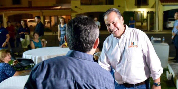 Entrega Toño Astizarán vialidades recarpetadas en Misión del Sol