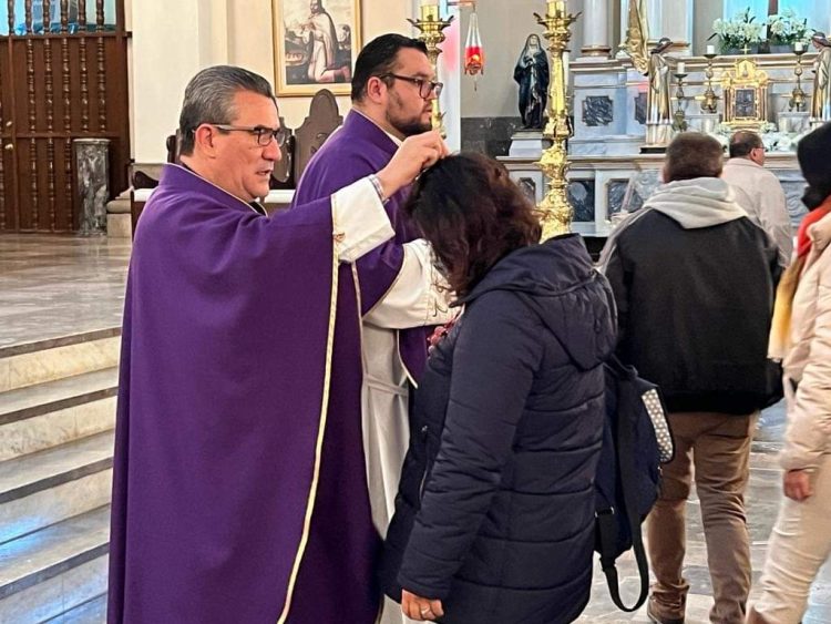 DA INICIO LA CUARESMA: EMPIEZA LA IMPOSICIÓN DE CENIZA 