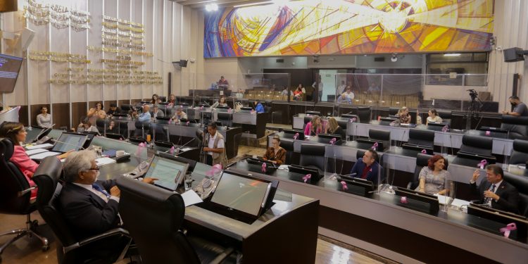 Solicitará Congreso a titular de la SEC implemente medidas contra ausentismo y deserción escolar