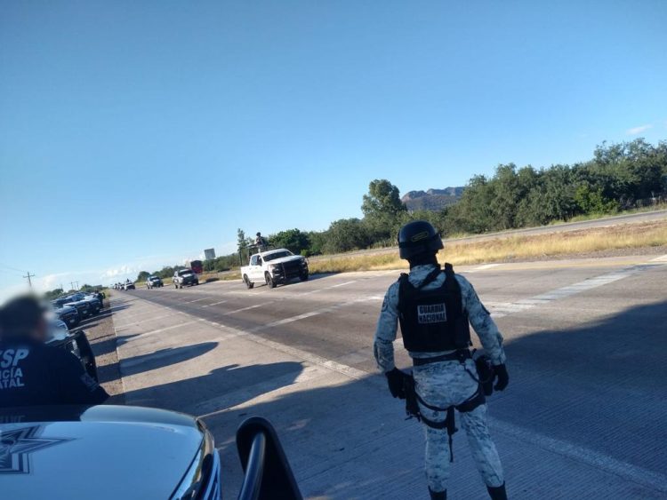 LIBERAN CARRETERA FEDERAL 15 EN SONORA, HAY 20 DETENIDOS
