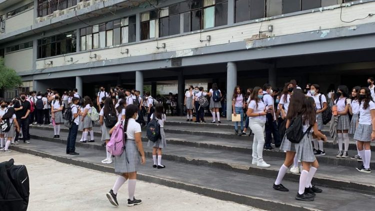 REGRESAN A CLASES MILES DE ALUMNOS EN SONORA 