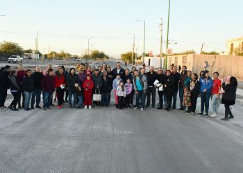 Entrega Toño Astiazarán pavimentación en un tramo más del bulevar Las Quintas