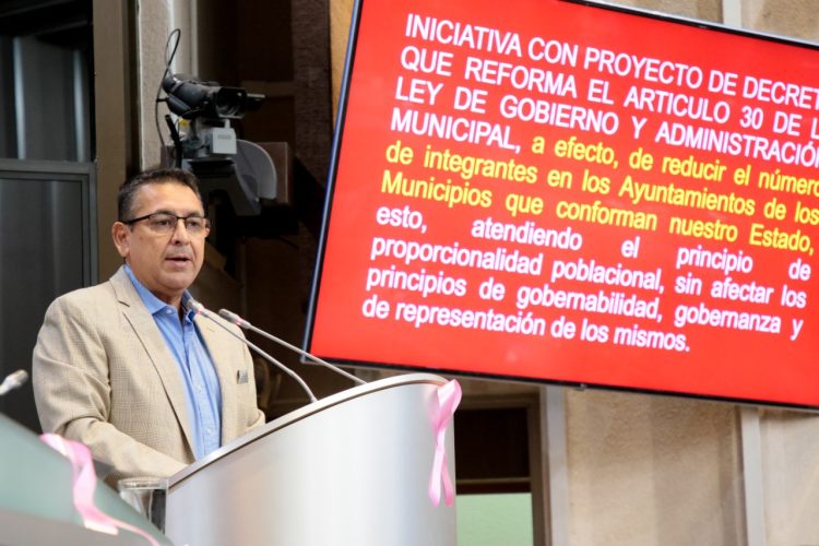 PROPONE RICARDO LUGO REDUCIR EL NÚMERO DE REGIDURÍAS EN LOS AYUNTAMIENTOS