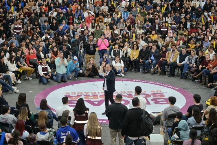 Cierra Gobernador Durazo año histórico en entregas de becas a estudiantes sonorenses