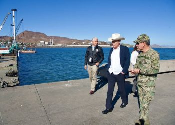 Supervisa Gobernador Durazo inicio de renovación del muelle de Guaymas