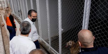 Verifica Toño Astiazarán mejores instalaciones para perros de la Unidad K9