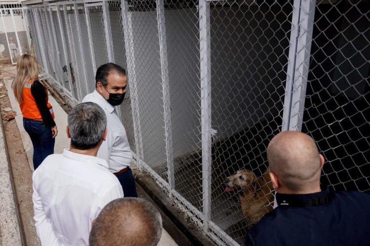 Verifica Toño Astiazarán mejores instalaciones para perros de la Unidad K9