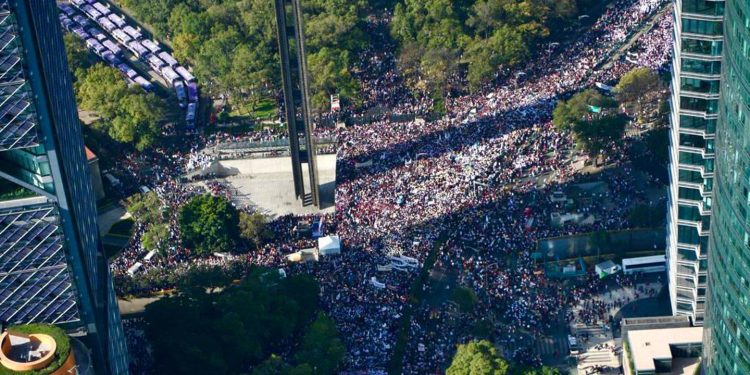AMLO MARCHA AL ÁNGEL DE LA INDEPENDENCIA AL ZÓCALO POR 4 AÑOS DE SU GOBIERNO