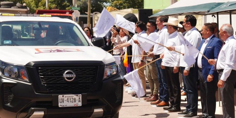 Acompaña Gobernador a locatarios en supervisión de modernización del Mercado Municipal en Navojoa