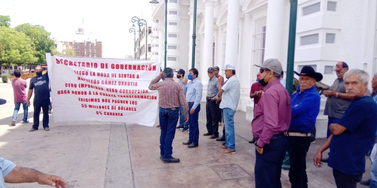 Mineros derechosos exigen a Napito pago de 55 mdd
