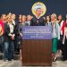 El gobernador Gavin Newsom quiere permitir que los médicos de Arizona realicen abortos en California