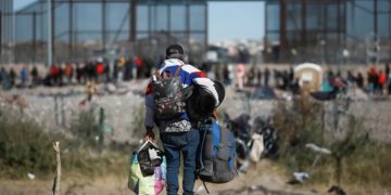 EEUU reabre cuatro pasos fronterizos con México