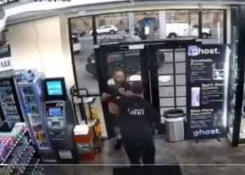 Guardia de seguridad le dispara a un hombre que saco su pistola (Video)