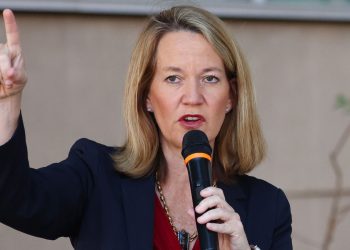 “Los abortos pueden continuar en Arizona hasta el 8 de junio”: Kris Mayes, a los proveedores