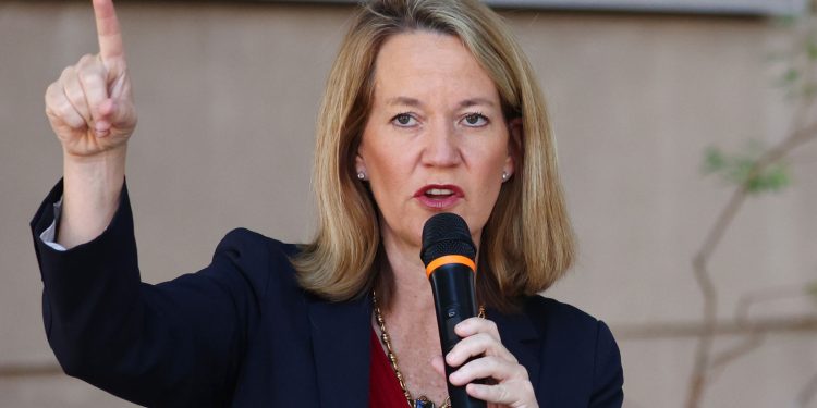 “Los abortos pueden continuar en Arizona hasta el 8 de junio”: Kris Mayes, a los proveedores
