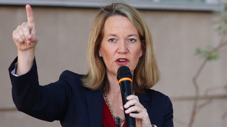 “Los abortos pueden continuar en Arizona hasta el 8 de junio”: Kris Mayes, a los proveedores