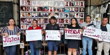 Periodistas protestan en Morelos por asesinato del comunicador Roberto Figueroa