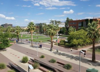 Los estudiantes de Arizona aún no están seguros de la ayuda financiera para el otoño