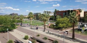 Los estudiantes de Arizona aún no están seguros de la ayuda financiera para el otoño