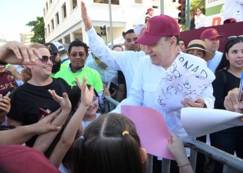 Preside Gobernador Desfile por el Día del Trabajo