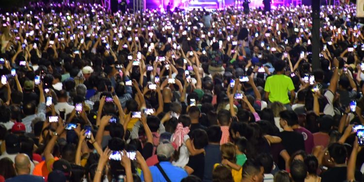 Fueron a pasársela bien con Hombres G en inicio de Fiestas del Pitic 2024